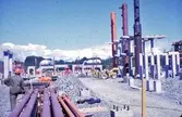 Grannindustrier. Modo (1961), under byggnad. Fundament och torn.