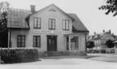 Ahlinderska huset i Vetlanda 1947. Ahlinders skoaffär.