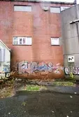 Graffiti på pappersbruket Papyrus fabriksområde i Forsåker, Mölndal, den 4/11 2014. Fotodokumentationen gjordes under perioden mellan pappersbrukets avveckling och områdets nyexploatering. Området var under denna tid populärt bland ungdomar som ville uttrycka sig konstnärligt med graffiti.