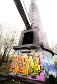 Graffiti på pappersbruket Papyrus fabriksområde i Forsåker, Mölndal, den 4/11 2014. Fotodokumentationen gjordes under perioden mellan pappersbrukets avveckling och områdets nyexploatering. Området var under denna tid populärt bland ungdomar som ville uttrycka sig konstnärligt med graffiti.