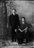 Ateljéporträtt - Man och kvinna från Stenskär, Börstils socken, Uppland 1922