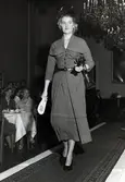 Modevisning i Kalmar runt 1950.
