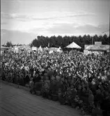 Hantverksutställningen 1947 i Kalmar. Publikhav framför stora scenen.