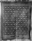 Finnvävstäcke daterat 1890 med mönstret som benämndes Rosor och grenar.