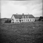 Ålderdomshemmet i Thårstorp från baksidan. I källaren låste man i 