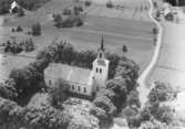 Flygfoto över Fröderyds kyrka år 1936, i Vetlanda kommun. Nr D.2281.