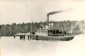 Isbrytning av Gustavsbergsbåt.