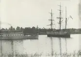 Skonare och ångbåt  i Farstaviken.