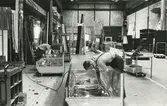 Interiör, Tillverkning av kyldisk. Badkarsfabriken.
Personer: okända