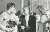 Exteriörbild. Invigning av Runda huset som kulturhus och bibliotek 1988.
Personer: Lars Nilsson, Lena Gullmert, Tina Lundemalm och Margareta Nachmansson.