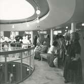 Interiörbild. Invigning av Runda huset som kulturhus och bibliotek 1988.
Personer: okända