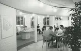 Interiörbild. Runda huset, kulturhus, bibliotek och café.
Personer: okända