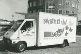 Exteriör. Bokbussen. Ambulerande bibliotek.
Personer: okänd