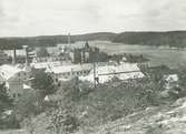 Exteriör. Sommarvy över Gustavsbergs fabriksområde. Utsikt från Kvarnberget.