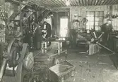 Interiör. Mekaniska verkstaden.
Personer: okända