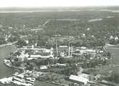 Exteriör. Flygfoto över Gustavsbergs fabriksområde med omnejd och del av Farstaviken.
