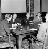 Generaldirektör Lars Peterson och Statens Järnvägar, SJ,  direktion. Första direktionssammanträdet i plenisalen med den nytillträdde generaldirektören