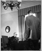 Generaldirektör Gustaf Dahlbeck och Byråchef Ringqvist.