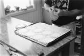 Åmål, Ole Dahls bageri. Bakning av påskkakor
