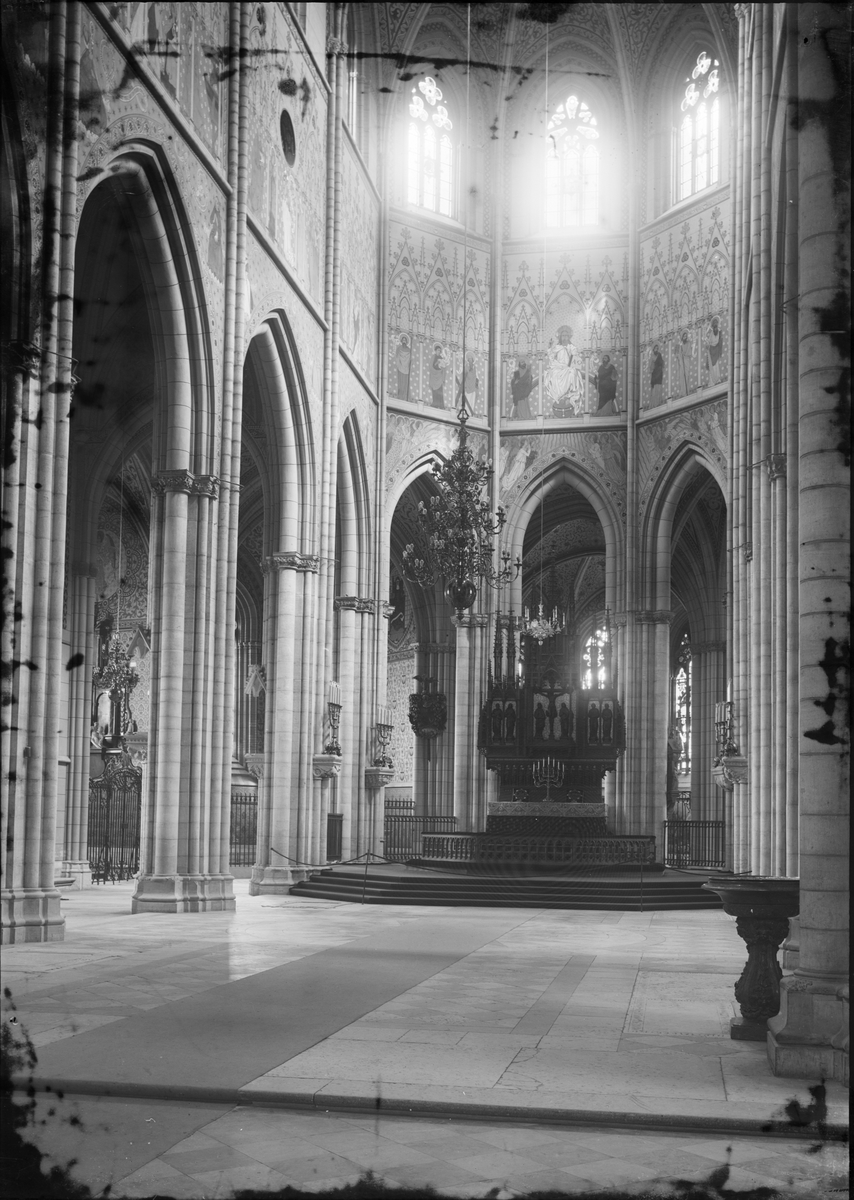 Henri Osti's Fotografiateliér, Vy mot altaret efter restaureringen, Uppsala domkyrka, Uppsala sannolikt 1911