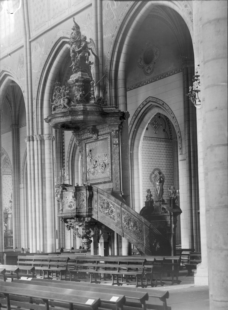 Henri Osti's Fotografiateliér, Predikstolen efter restaureringen, Uppsala domkyrka, Uppsala 1911