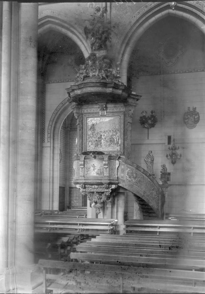 Henri Osti's Fotografiateliér, Predikstolen efter restaureringen, Uppsala domkyrka, Uppsala 1910