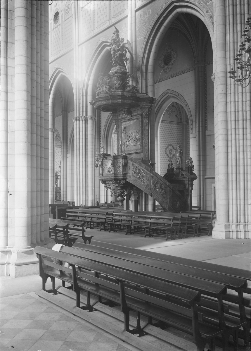 Henri Osti's Fotografiateliér, Predikstolen efter restaureringen, Uppsala domkyrka, Uppsala 1913