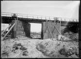 Ombyggnad av viadukten över Malmö Ystads Järnväg, på sträckan mellan Malmö och Trelleborg. Provisoriska viaduktens pallningar.