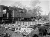 Vid byggnationen av vägporten över Trollebergsvägen i Lund, 1931. Första tåget som passerade över bron på uppspåret.