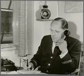 Bengt Karlsson vid Trafikaktiebolaget Grängesberg–Oxelösunds Järnvägar, Eskilstuna. Bilden publicerad i Konduktörsposten 1 1967 i samband med nya rutiner ring sjuk- och friskanmälningar inom företaget.