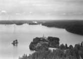 Flygfoto över Sandviks kyrka i Gislaveds kommun. Nr H 2228