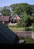 Sigrid Södergrens gård. Vy över trädgården.