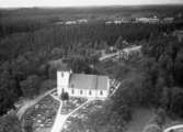 Flygfoto över Burseryds kyrka i Gislaveds kommun. Nr. H. 2000.