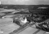 Flygfoto över Skärstads kyrka i Jönköpings kommun. Nr H 2582.