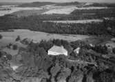 Flygfoto över Västanå slott söder om Gränna i Jönköpings kommun. Nr. H. 2587.