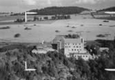 Flygfoto över Gyllene Uttern vid Gänna i Jönköpings kommun. Nr H 2592.