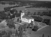 Flygfoto över Almesåkra Kyrka i Nässjö kommun. Nr K 14