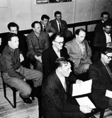 Ett tiotal män på ett fackligt möte med verkstadsklubben på Elektro-Helios.
Klubbmöte på Elektro-Helios 1953.