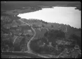 Flygfoto över Skinnskattebergs kyrka, Skinnskatteberg.