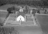 Flygfoto över Hults kyrka i Eksjö kommun. Nr K 298.