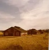 Kolbäck sn, Strömsholm, Utnäslöt.
Stallar.