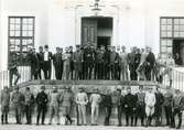 Kolbäck sn, Strömsholms slott.
Gruppfoto av officerare på trappan till Strömsholms slott.