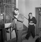 Desperado belägrar Hakon.
Oktober 1956.