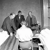 Fångvårdsanstalten gör tält till FN.
November 1956.