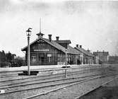 Stationshuset och bangården