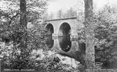 Järnvägsbron i Herrljunga, byggt av sten, är en av Sveriges äldsta järnvägsbroar.