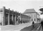 Statens Järnvägar, SJ resebyrå  i Göteborg
Byggnaden till höger om SJ resebyrå är järnvägsstationen.