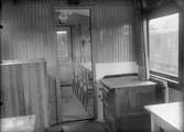VGJ sjukhuståg, interiör          (Västergötland - Göteborg - Järnväg)

Begreppet var sjuktransporttåg, man konstaterade mycket snabbt att operationer var inte lämpligt att utföra på ett rullande tåg, utan detta gjordes nog bara i yttersta nödfall.
Varje brigad hade ett tilldelat sjuktransporttåg som kunde evakuera skadade till lasarett som inte låg i en krigszon