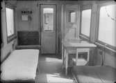 VGJ sjukhuståg, interiör                      (Västergötland - Göteborg - Järnväg)

Begreppet var sjuktransporttåg, man konstaterade mycket snabbt att operationer var inte lämpligt att utföra på ett rullande tåg, utan detta gjordes nog bara i yttersta nödfall.
Varje brigad hade ett tilldelat sjuktransporttåg som kunde evakuera skadade till lasarett som inte låg i en krigszon