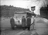 Hållplatsen vid Jarlaplan. Buss linje1 destination Enebyberg, Stockholms Läns Omnibuss aktiebolag SLO